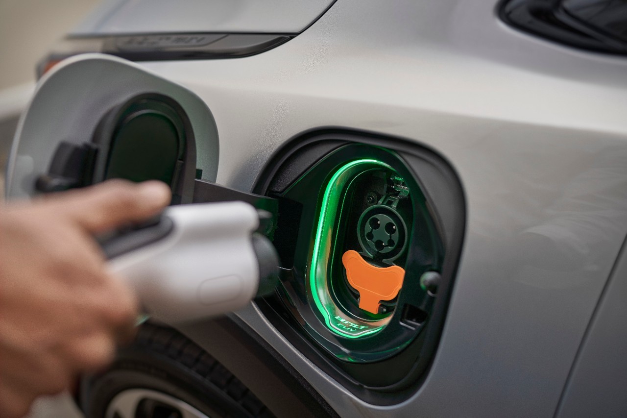 Imagem referente à notícia GM FAZ PARCERIA PARA EXPANDIR SOLUÇÕES DE RECARGA DE EVS